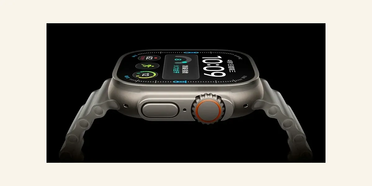 Apple Watch Ultra 4 官方产品图（米色展台版）