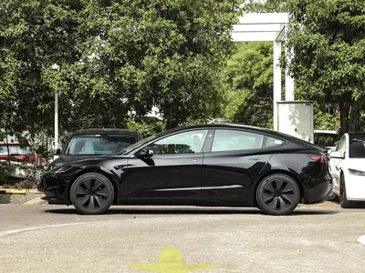 Model 3 侧面