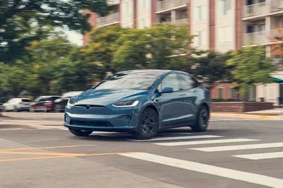 Model X 前脸